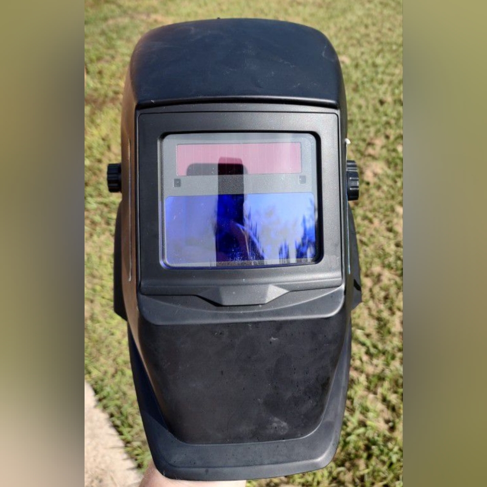 Welding helmet